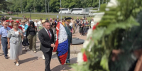 Патриотическая акция у Мемориала воинам-сибирякам - Представительство Томской области при Правительстве