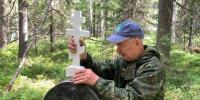 В Ладвозере восстановили утраченный крест на могиле рунопевца Мийхкали Перттунена - StolicaOnego.Ru