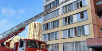 Пожарные спасли 13 человек из горящей многоэтажки на Петухова в Новосибирске - Сиб.фм