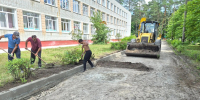 В Сельцо по Народной программе Партии ведутся работы по благоустройству территории школы - Единая Россия