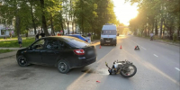 Мать разрешила 13-летнему сыну покататься на мопеде, на котором он попал в ДТП - 6tv.Ru