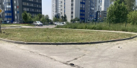 На территории Индустриального района ведутся работы по покосу травы - Администрация г. Барнаул