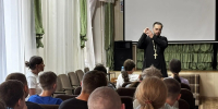 Священник рассказал воспитанникам Детского дома о Заповедях Божиих 1 - Ачинское благочиние