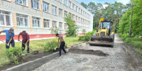 В Сельцо по Народной программе партии благоустраивают территорию школы - Газета Брянские новости