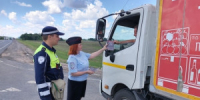 Госавтоинспекторы Самарской области напомнили водителям и пассажирам Правила дорожного движения. - НИА Самара
