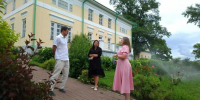 Актер Сергей Перегудов приехал в Курск и заглянул в усадьбу Фета - Курские Известия