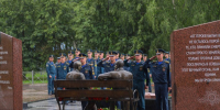 Выпускники возложили цветы к мемориалу «Связь времен» - Академия МЧС