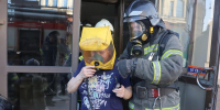Томские спасатели отработали действия при пожаре в административном здании в центре города - МЧС России