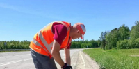 Лесосибирские дорожники очищают подходы к Высокогорскому мосту - Газета Красноярский рабочий