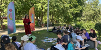 В сквере «Молодёжный» Камских Полян книгу читали на траве - Газета Посинформ