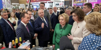 Валентина Матвиенко посетила стенд Краснодарского края на Форуме регионов Беларуси и России - Департамент информационной политики