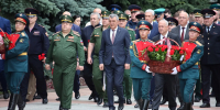 В День памяти и скорби министр культуры РСО-Алания Батраз Гудиев возложил цветы на Мемориале Славы во Владикавказе - Министерство культуры