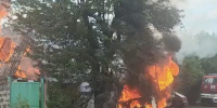 В Енакиево спасатели отстояли у пламени жилой дом - Донецк Медиа