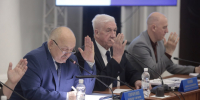 Михаил Иванов (в центре). Фото: Андрей Степанов / ПАИ - InformPskov.Ru