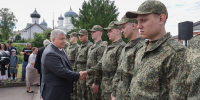 Александр Дронов проводил новгородских призывников на службу в Президентский полк - Комитет по молодёжной политике