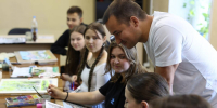 Ринат Садыков встретился с педагогами и воспитанниками художественной школы Лисичанска - ИА Татар-информ