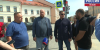 Баланс парковочных мест и зеленых зон. Губернатор оценил ход ремонтных работ в центре Пскова - ГТРК Псков