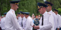 Погоны получили выпускники Уральского института государственной противопожарной службы МЧС России - ГТРК Урал