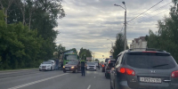 Движение транспорта затруднено на Рижском проспекте в Пскове из-за ДТП - Pln-Pskov.Ru