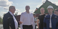 Денис Паслер снова приехал в пострадавшую от урагана Кушву, чтобы лично оценить, как идут восстановительные работы - Уральский рабочий