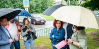 Татьяна Витушева осмотрела дворовую территорию у домов № 14 - 18 в д. Павловское - Газета Истра сегодня