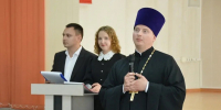 Помощник благочинного Удомельского округа    по делам молодежи посетил мероприятие,    посвященное последнему звонку в СОШ №4 г. Удомля - Удомельское Благочиние