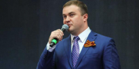 Виталий Хоценко поздравил выпускников с окончанием школы - Om1.Ru