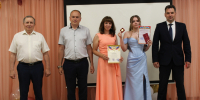 В Суземке на Брянщине в торжественной обстановке выпускникам вручили аттестаты - Брянская Учительская газета
