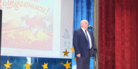 В брянской Красной Горе состоялась церемония чествования медалистов - Красногорская Жизнь