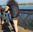 Астраханские пожарные спасли тонущего мужчину в центре города - Astrakhanpost.Ru