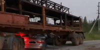 На трассе под Нижневартовском водитель Kia влетел под трубовоз и погиб - Комсомольская Правда