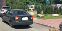 В Ростове иномарка задним ходом сбила подростка, который переходил дорогу во дворе - DonDay.Ru