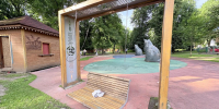 Фотофакт: В Детском парке Пскова сломаны качели - Pln-Pskov.Ru