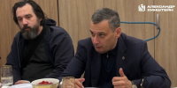 Хинштейн встретил возвращенных из плена жителей Курска - M24.Ru