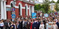 Прощание со школой: более 1600 калужских выпускников вступили во взрослую жизнь - Калужская неделя