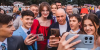 На выпускном бале Липецкие зори со школой простились 2500 одиннадцатиклассников - Липецкая ГТРК