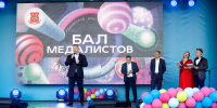 Директор Центра развития Евгений Андриенко поздравил выпускников района Ново-Переделкино с окончанием школы - Единая Россия