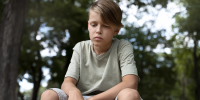 low-angle-sad-boy-sitting-outdoors.jpg - Gorod3466.Ru