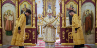 Правящий архиерей совершил Литургию в шарыповском соборе Святой Живоначальной Троицы - Епархия