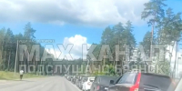 Брянцы жалуются на многокилометровые очереди за бензином и его отсутствие - Ракурс 32
