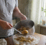 Картошка сама выпрыгивает с кожуры: маленькая хитрость от шефа для скорости готовки - Pg12.Ru