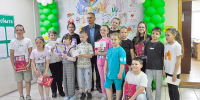 Конфеты и билеты в кино вручили всем юным художникам - Газета Вести