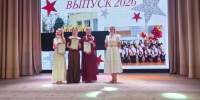 В просторном зале Дома культуры ст. Бриньковской собрались  главные герои дня -  выпускники. - Газета Приазовье