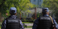 Сотрудники вневедомственной охраны Росгвардии оперативно отреагировали на сигнал тревоги и пресекли массовую драку возле торгового центра в Оренбурге - Росгвардия