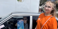 В преддверии Дня молодежи сотрудники Госавтоинспекции совместно с волонтерами поздравили молодых автомобилистов с наступающим праздником и призвали их соблюдать ПДД. - Алексеевский городской округ