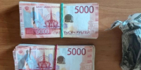 Бдительный таксист сдал полиции курьера мошенников с миллионом на Алтае - Комсомольская Правда