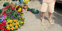 В Новосибирске у нелегальных торговцев изъяли 200 кг искусственных цветов - Precedent.TV