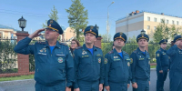 Традиция: понедельник начинается с флагов - МЧС