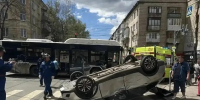 В Самаре легковушка перевернулась после столкновения с автобусом - ТРК Скат