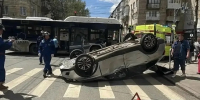 (видео) В Самаре «Веста» перевернулась после столкновения с автобусом: информация ГУ МВД - TltGorod.Ru